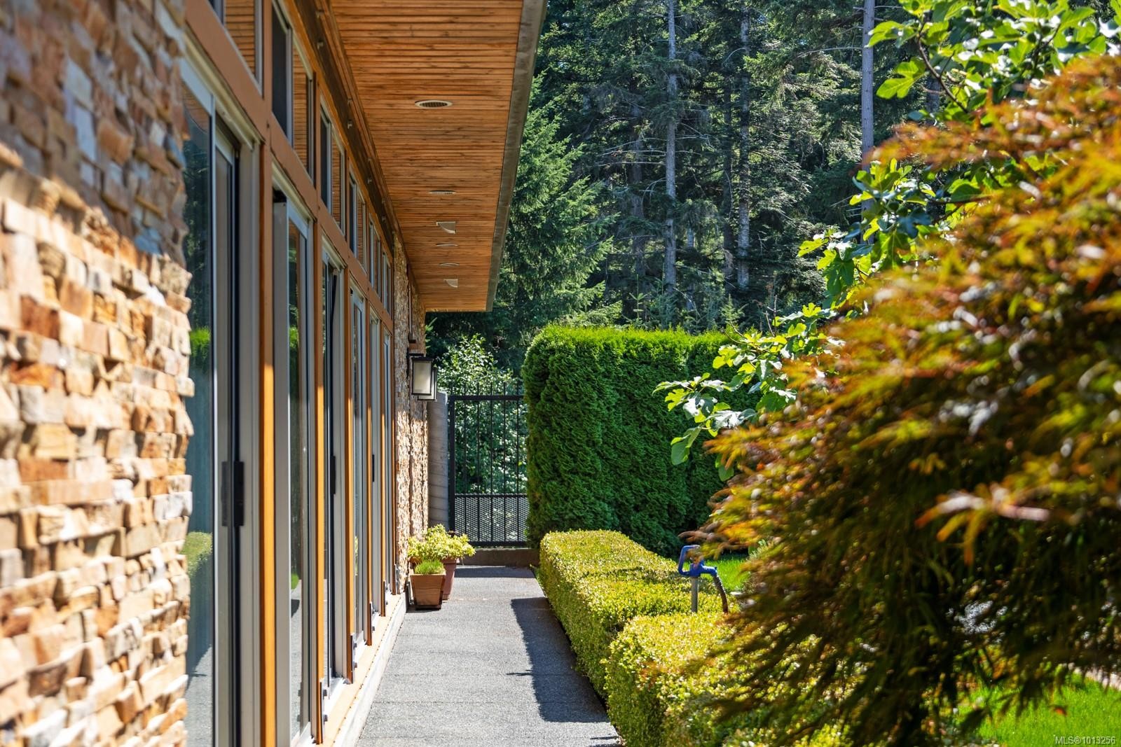 7939 Lenwood Rd, Merville, BC