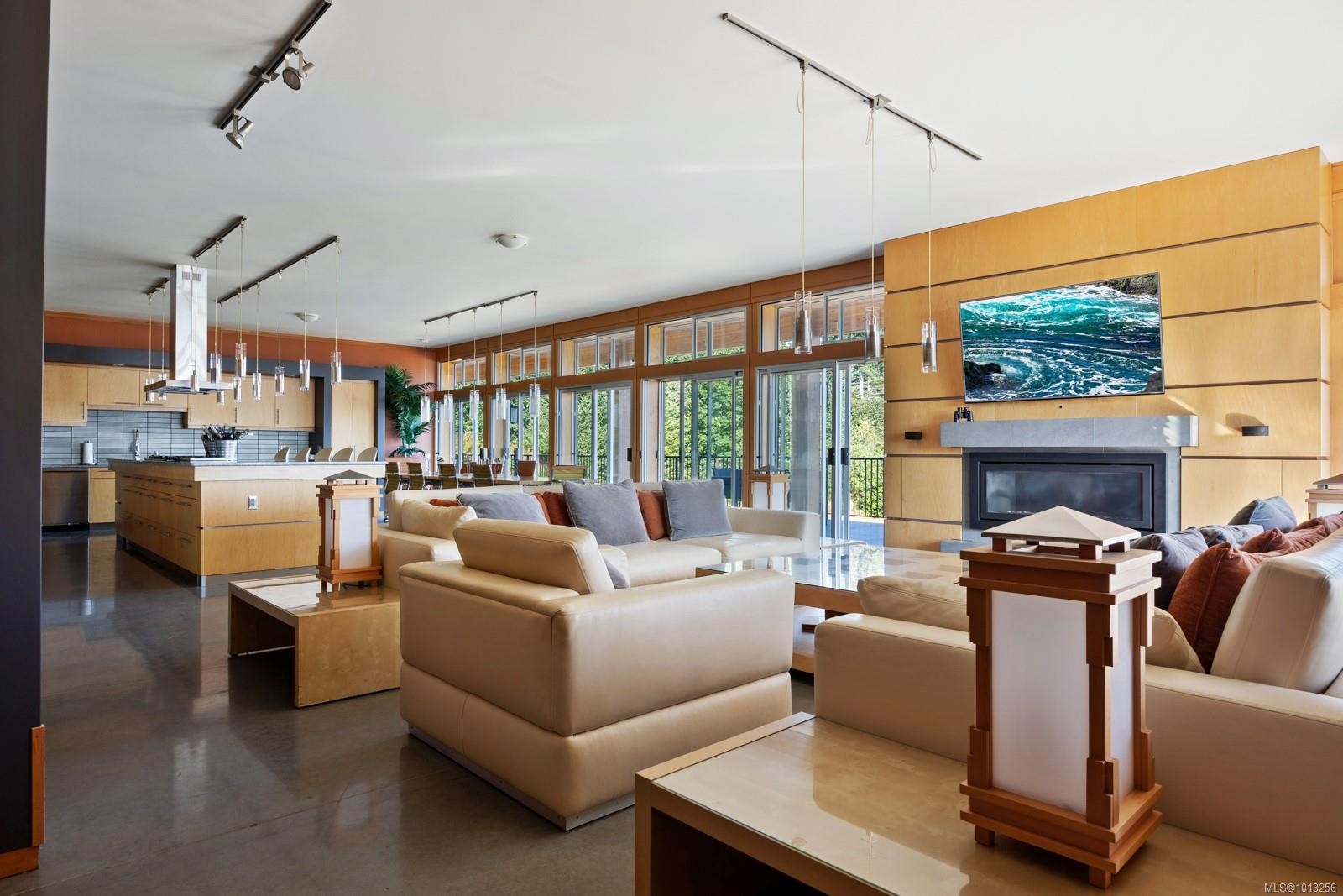 7939 Lenwood Rd, Merville, BC