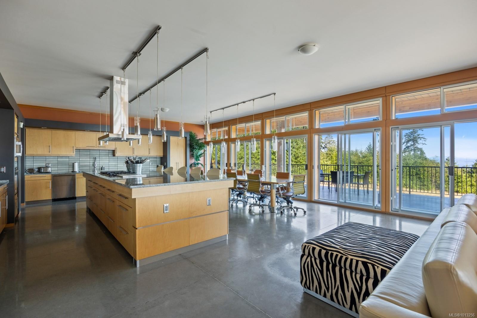 7939 Lenwood Rd, Merville, BC