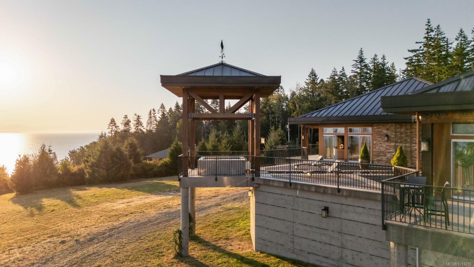 7939 Lenwood Rd, Merville, BC