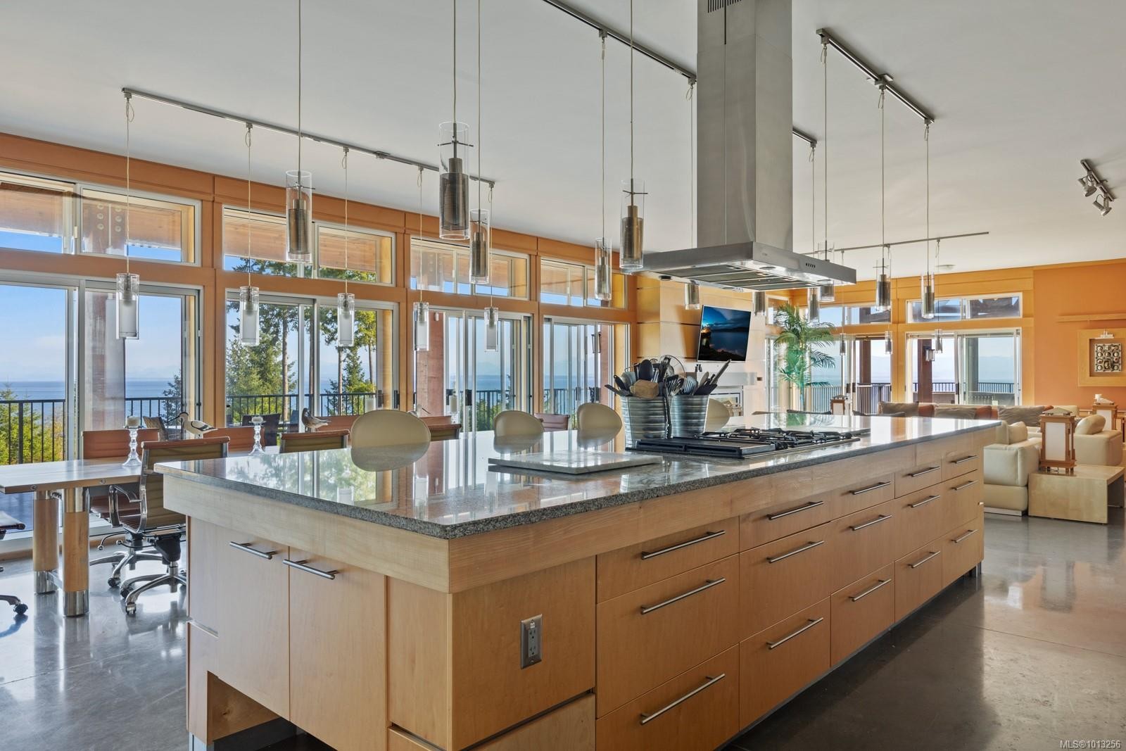 7939 Lenwood Rd, Merville, BC