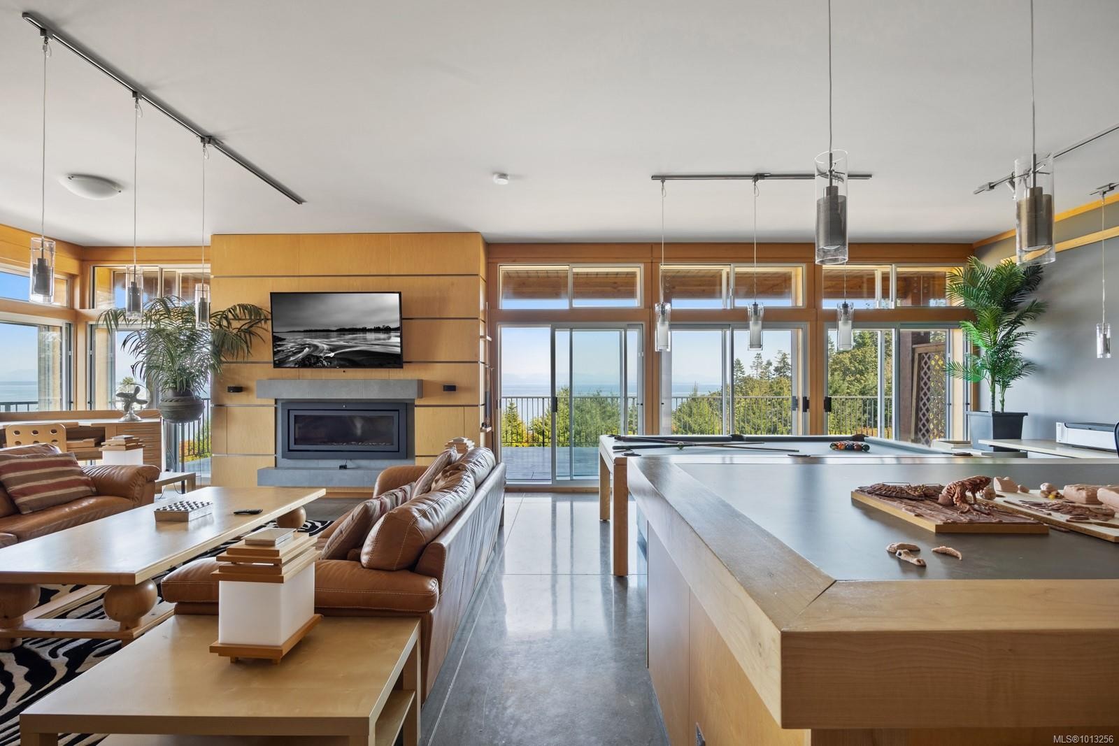 7939 Lenwood Rd, Merville, BC