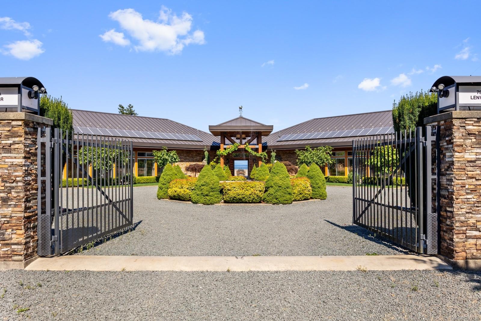 7939 Lenwood Rd, Merville, BC