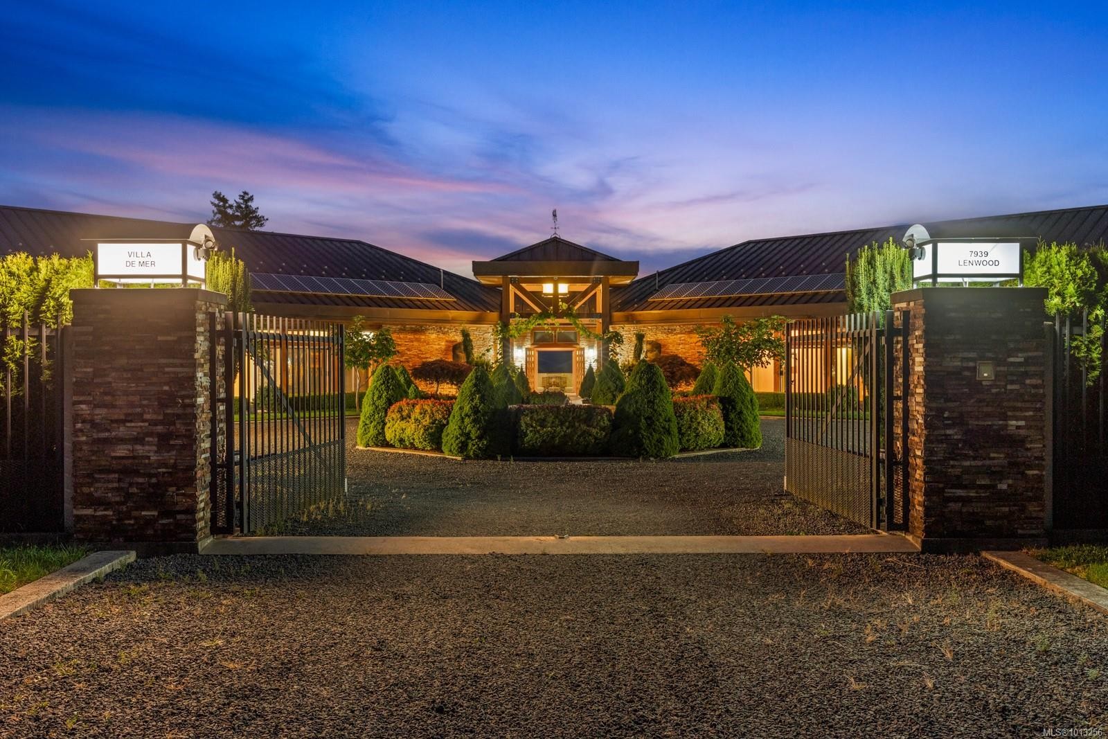 7939 Lenwood Rd, Merville, BC