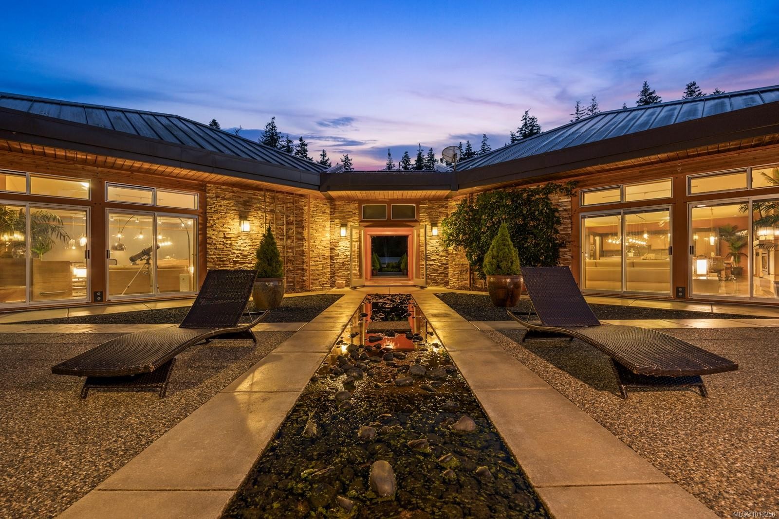 7939 Lenwood Rd, Merville, BC