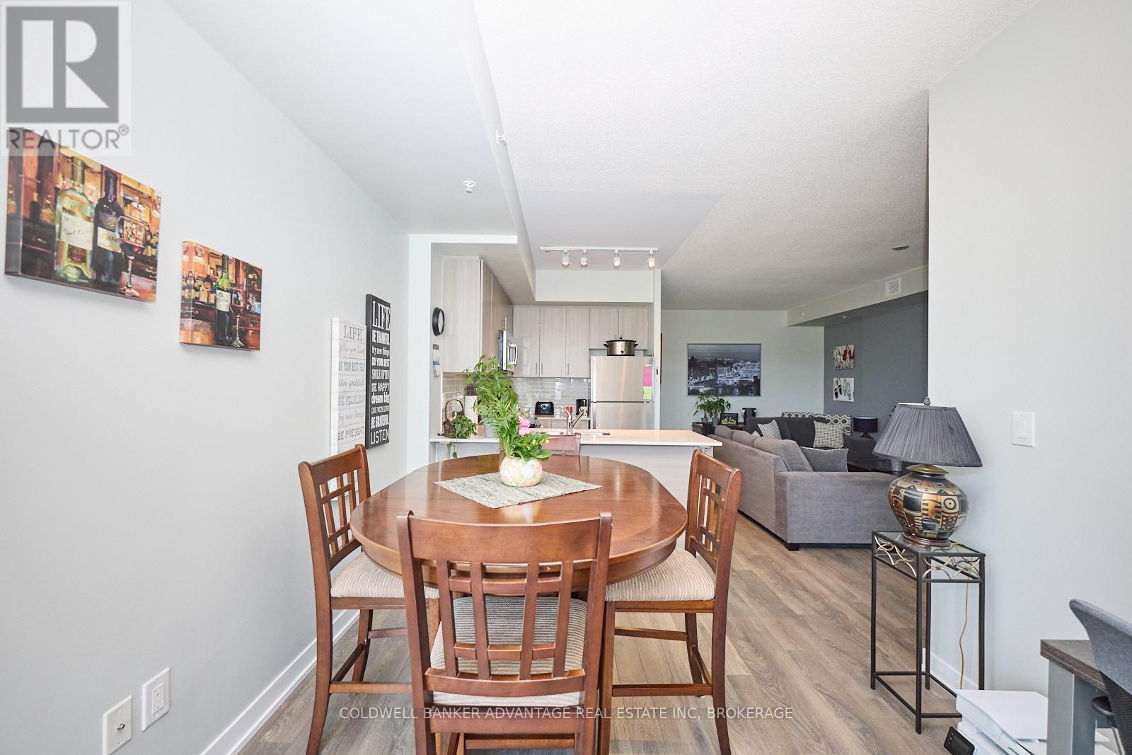 610 - 550 North Service Road, Grimsby (Grimsby Beach), ON - Indoor Photo Showing Dining Room