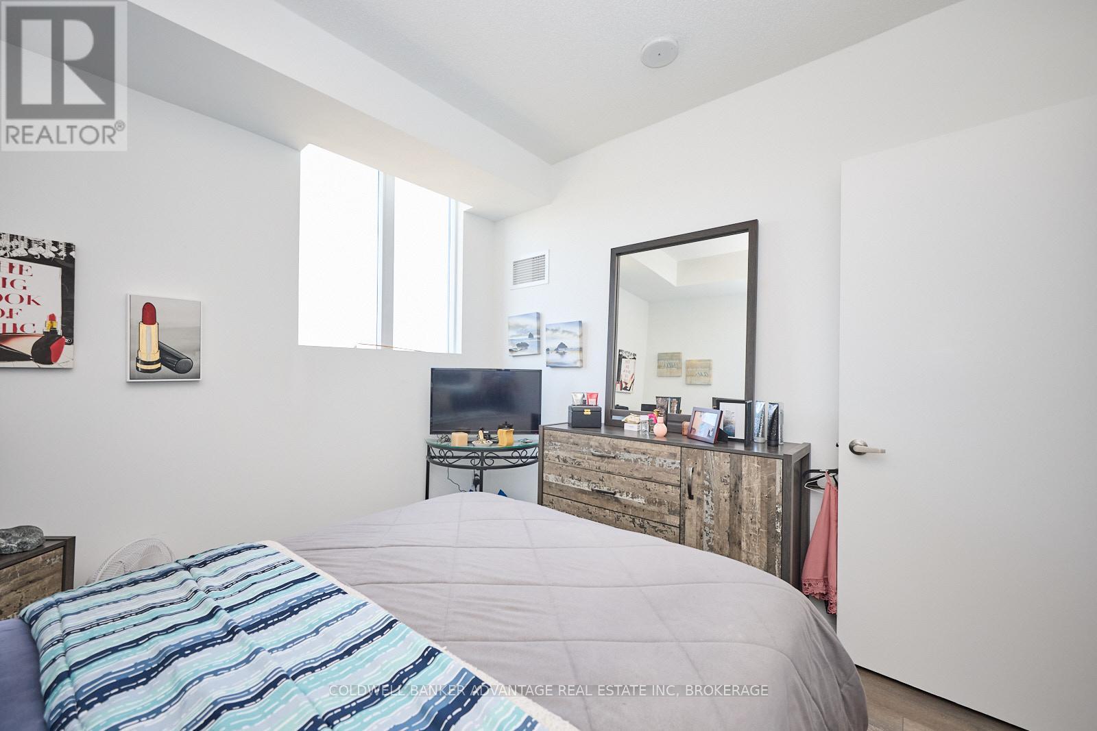610 - 550 North Service Road, Grimsby (Grimsby Beach), ON - Indoor Photo Showing Bedroom