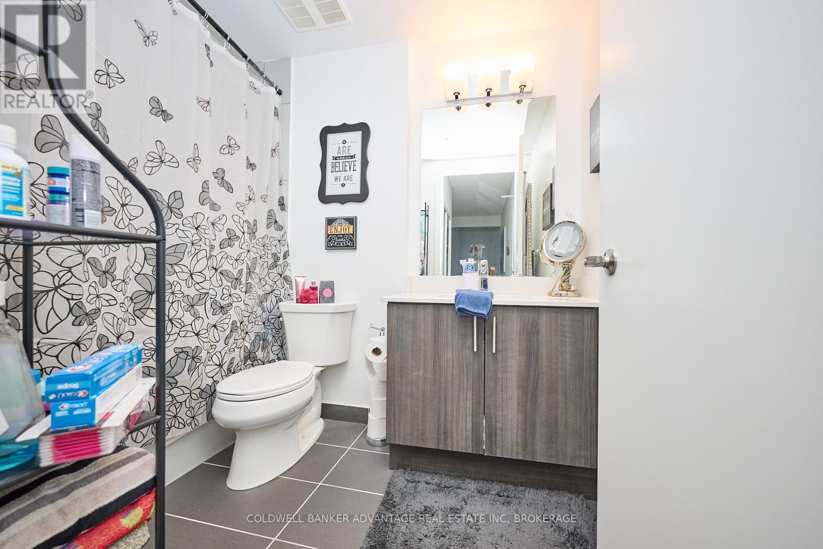 610 - 550 North Service Road, Grimsby (Grimsby Beach), ON - Indoor Photo Showing Bathroom