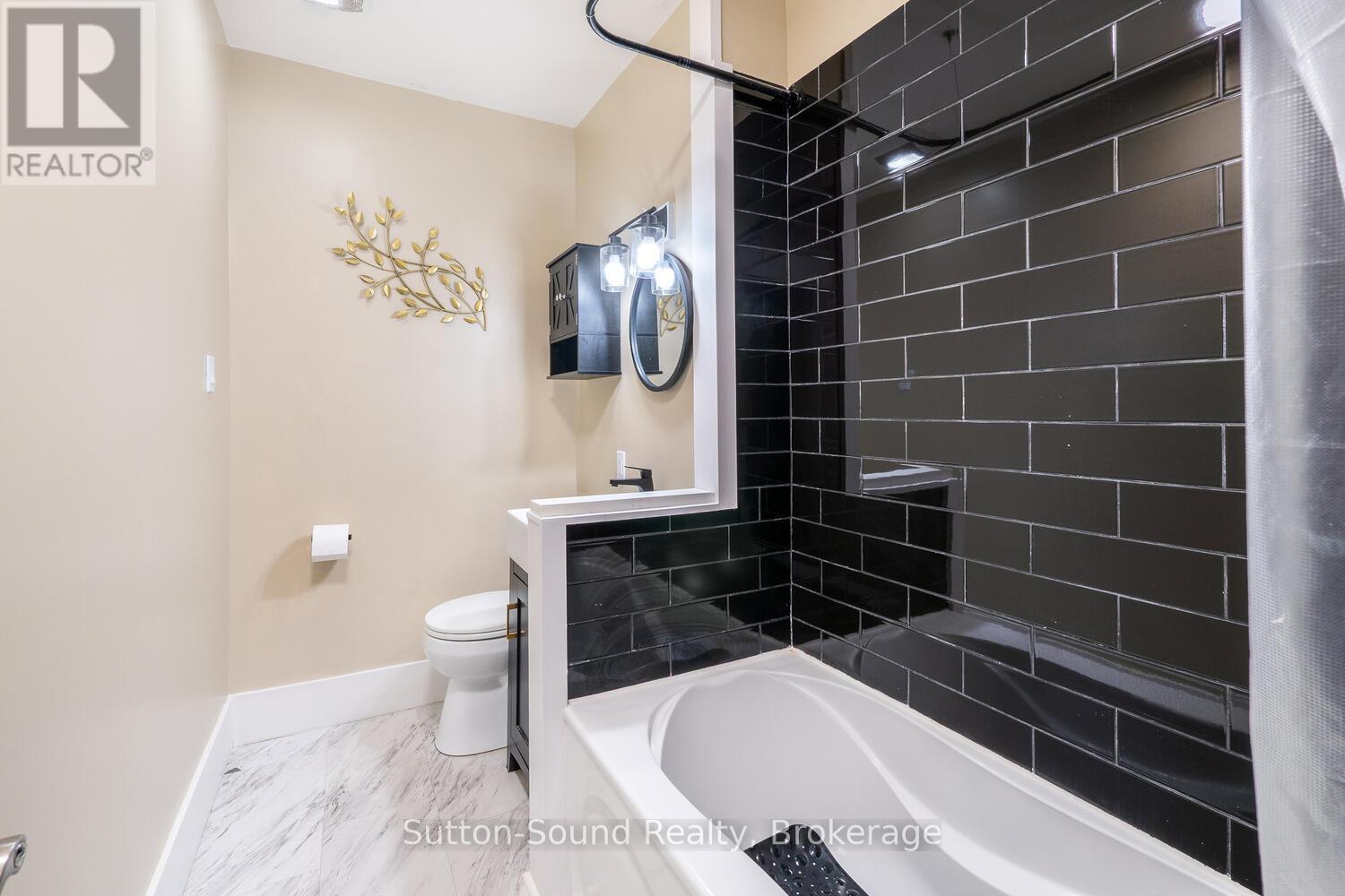 1139 4Th Avenue W, Owen Sound, ON - Indoor Photo Showing Bathroom