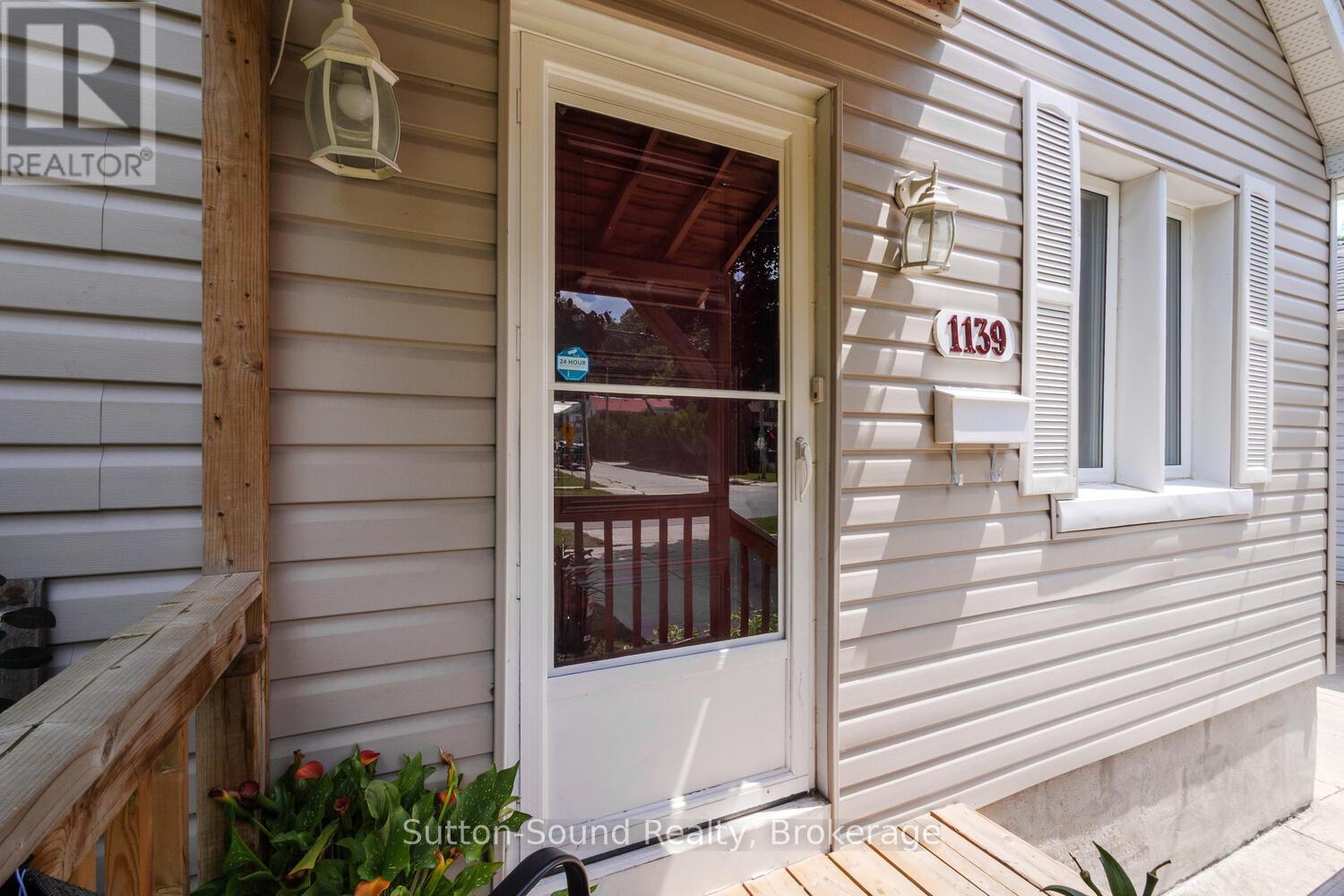 1139 4Th Avenue W, Owen Sound, ON - Outdoor With Exterior