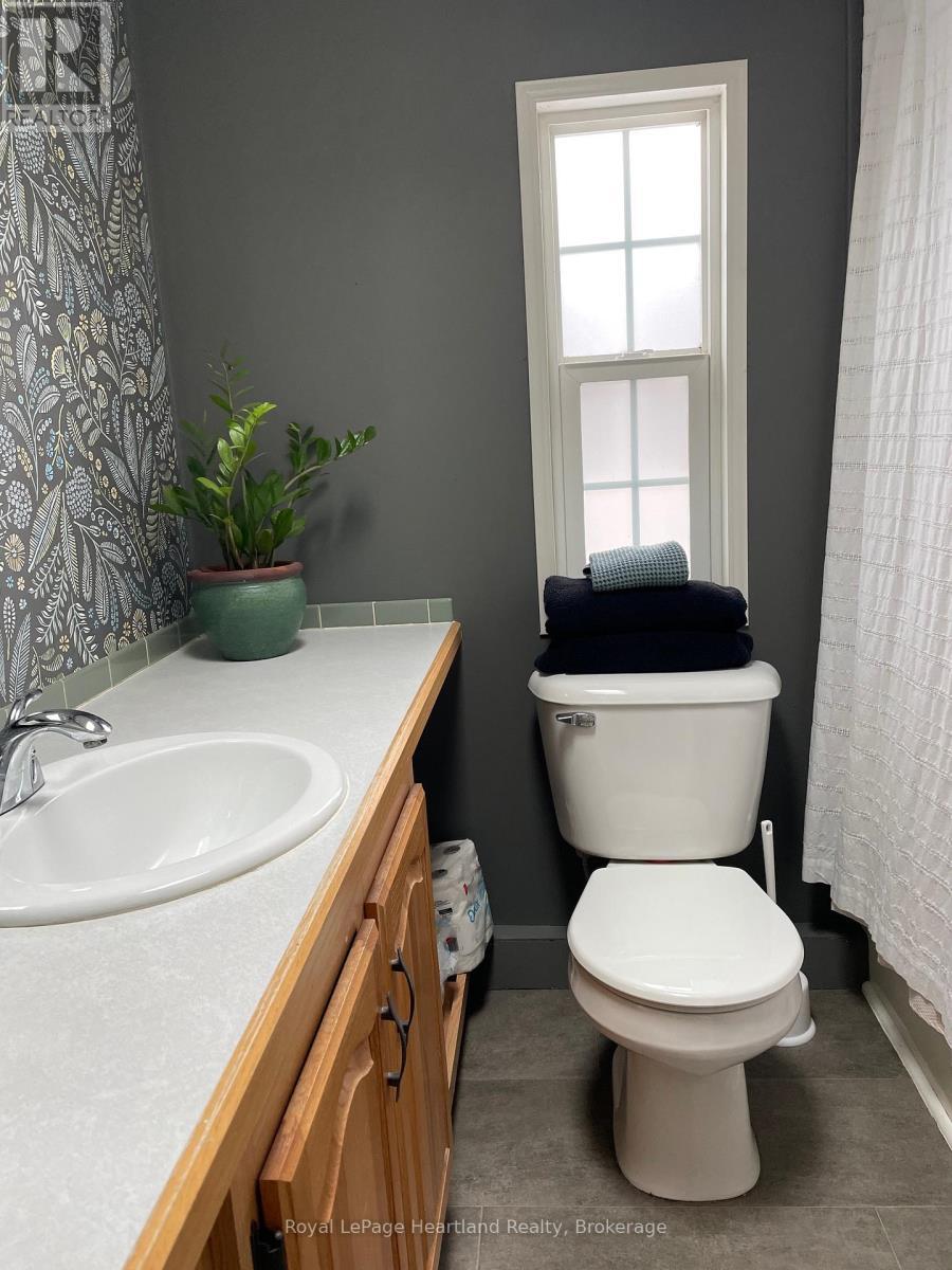 24 Rowan Rd - 77307 Bluewater Highway, Bluewater (Bayfield), ON - Indoor Photo Showing Bathroom