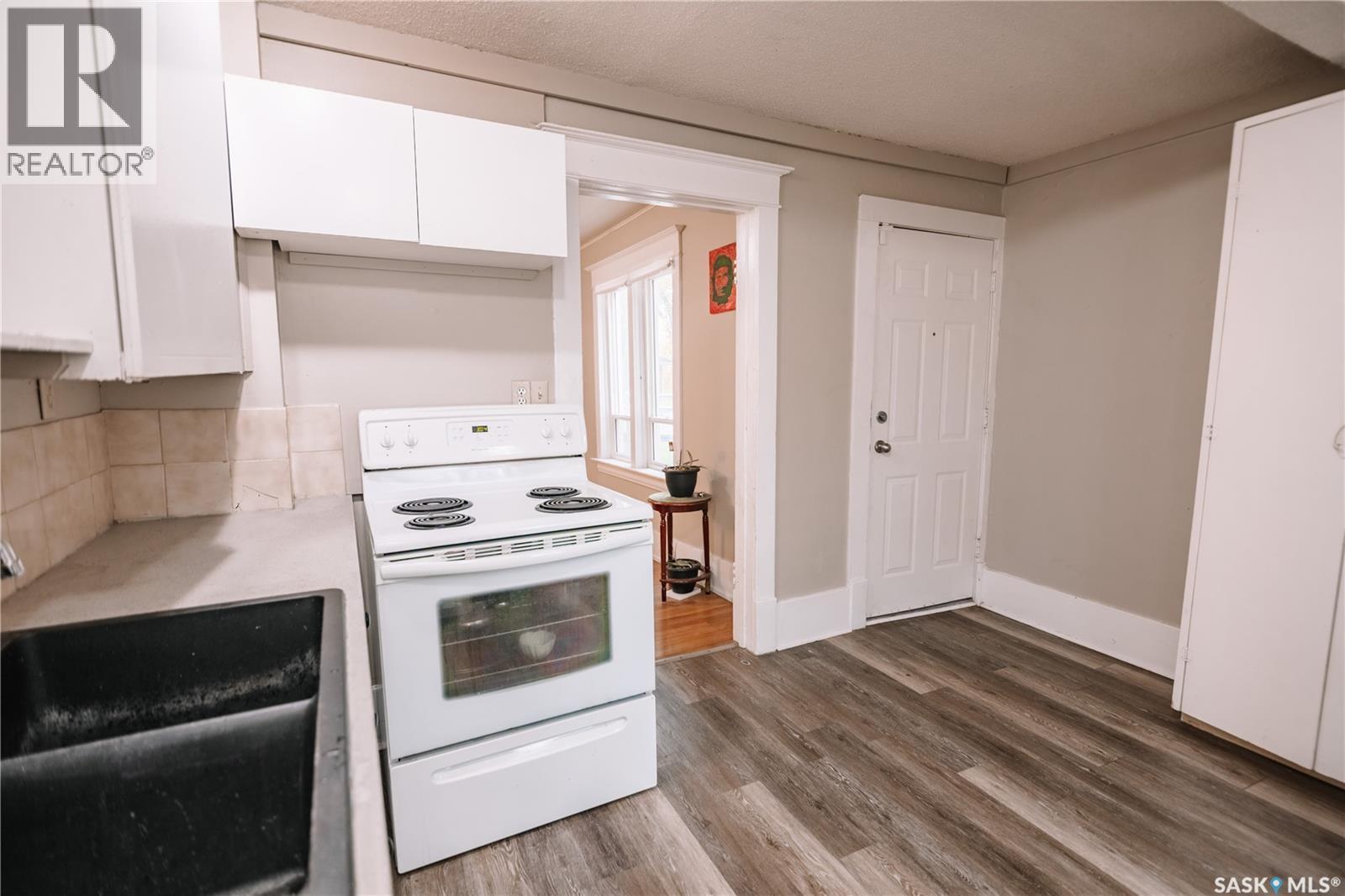 1932 Quebec Street, Regina, SK - Indoor Photo Showing Kitchen