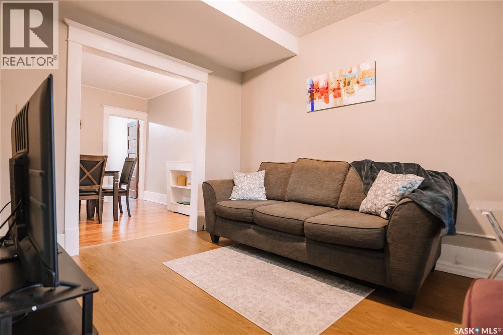 1932 Quebec Street, Regina, SK - Indoor Photo Showing Living Room
