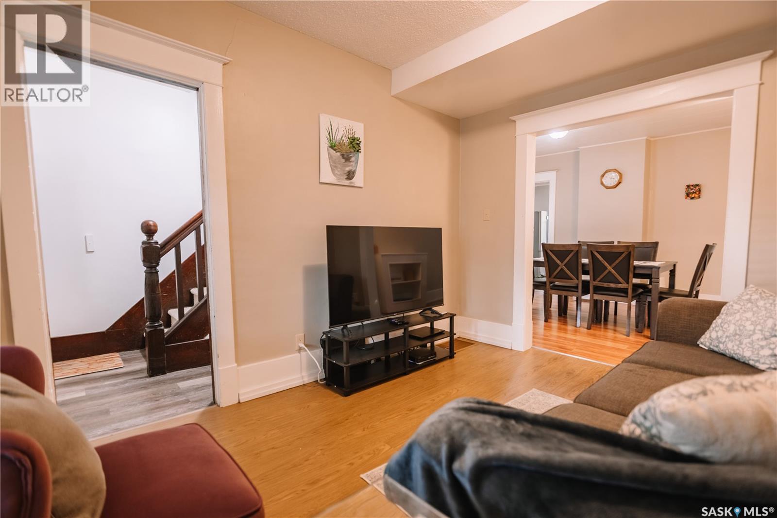 1932 Quebec Street, Regina, SK - Indoor Photo Showing Living Room