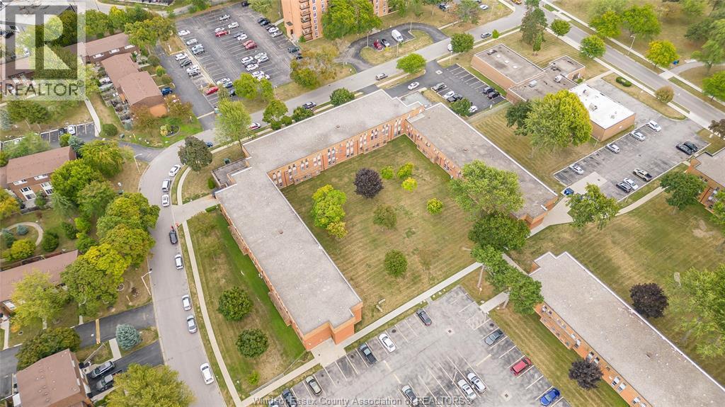 6613 Thornberry Crescent, Windsor, ON - With View