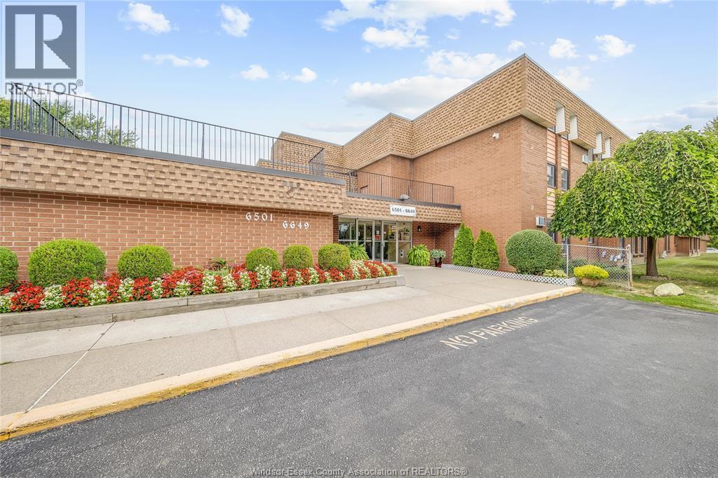 6613 Thornberry Crescent, Windsor, ON - Outdoor