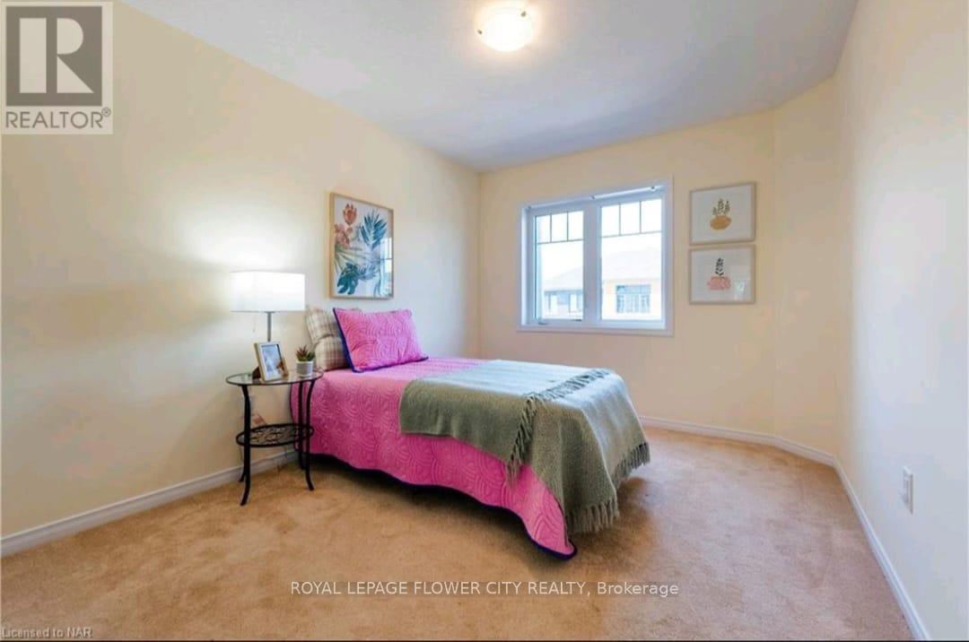 Second Bedroom - 3 - 8273 Tulip Tree Drive N, Niagara Falls, ON - Indoor Photo Showing Bedroom