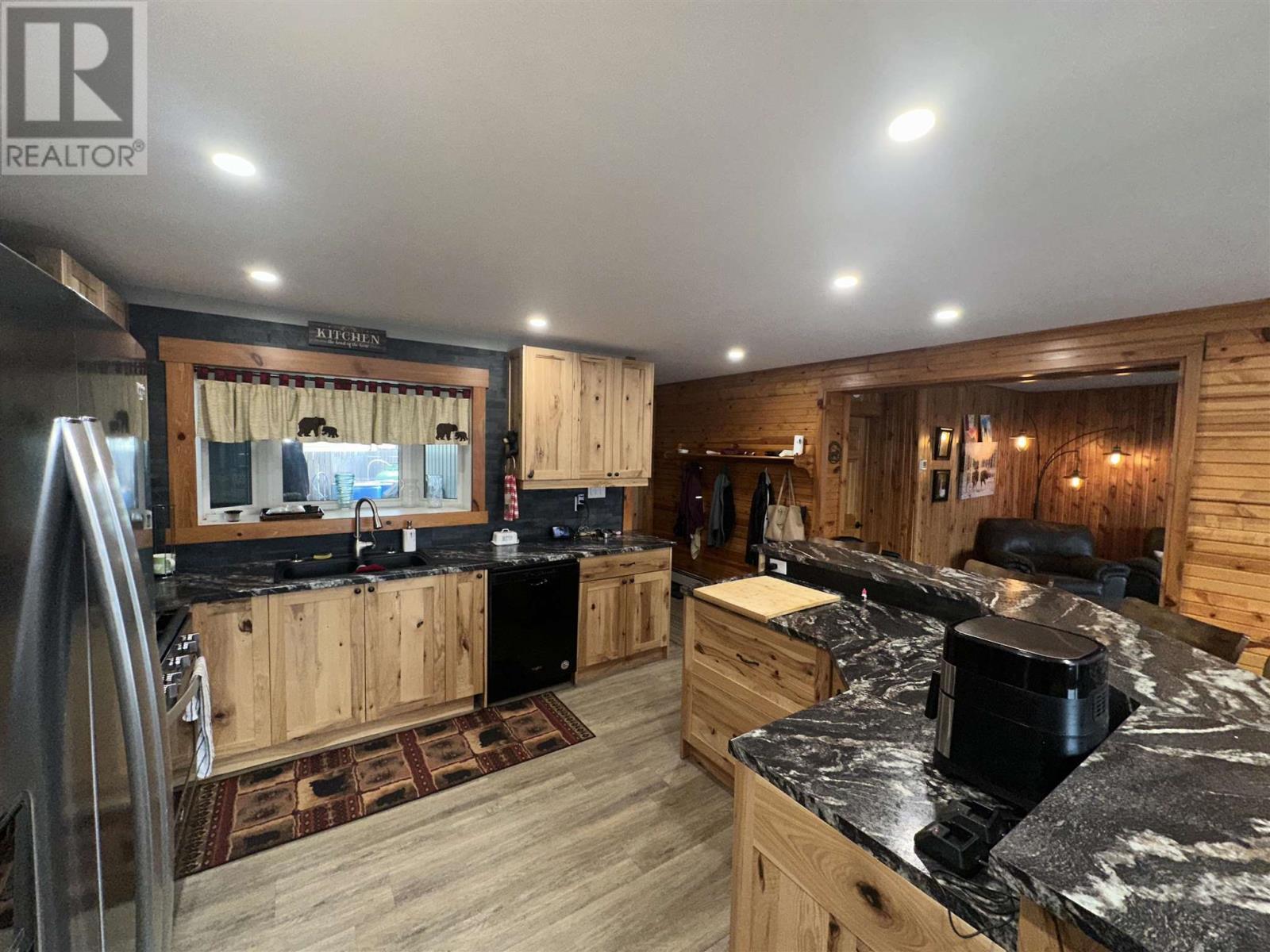 171 Mission Rd, Wawa, ON