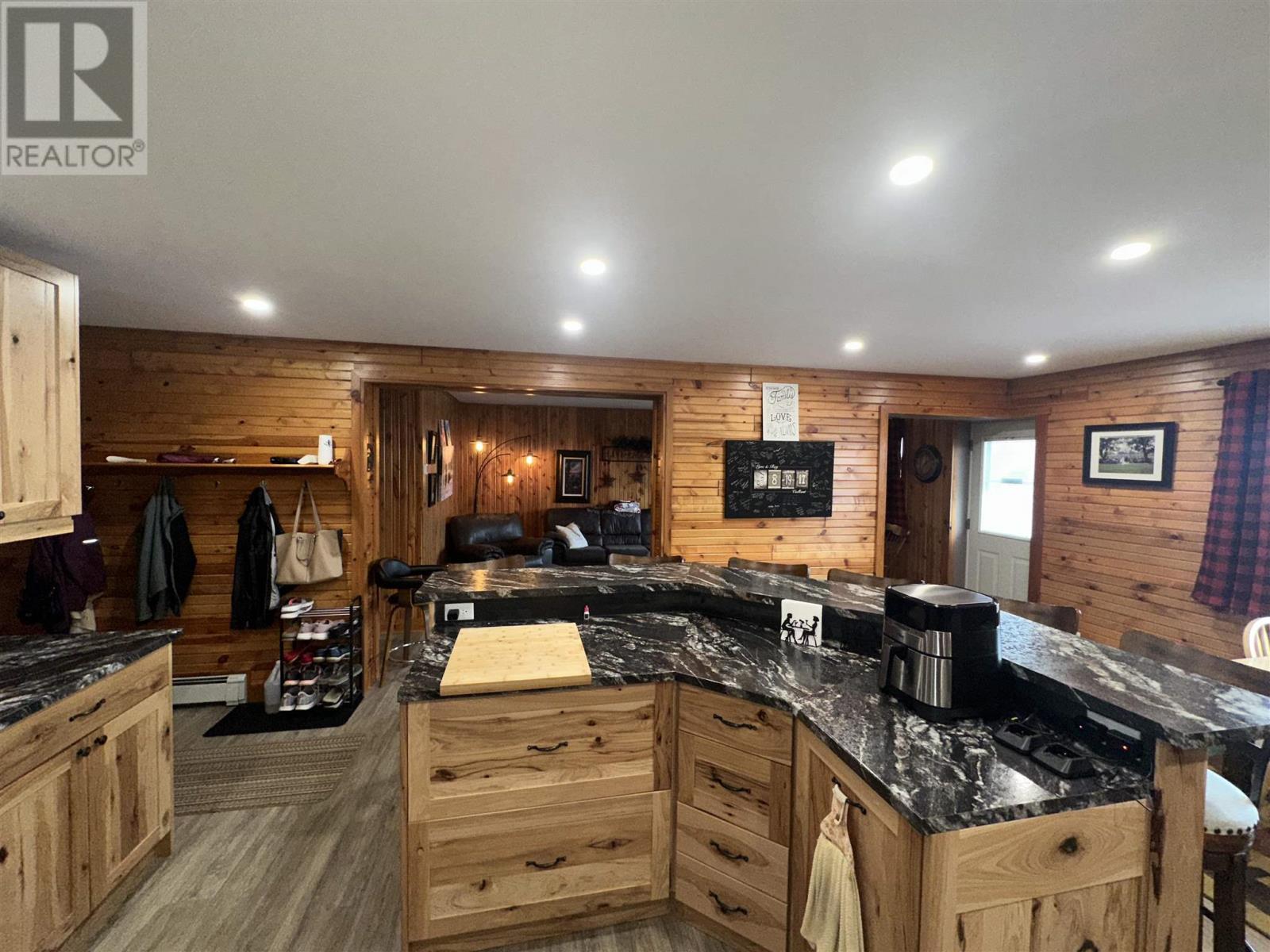 171 Mission Rd, Wawa, ON