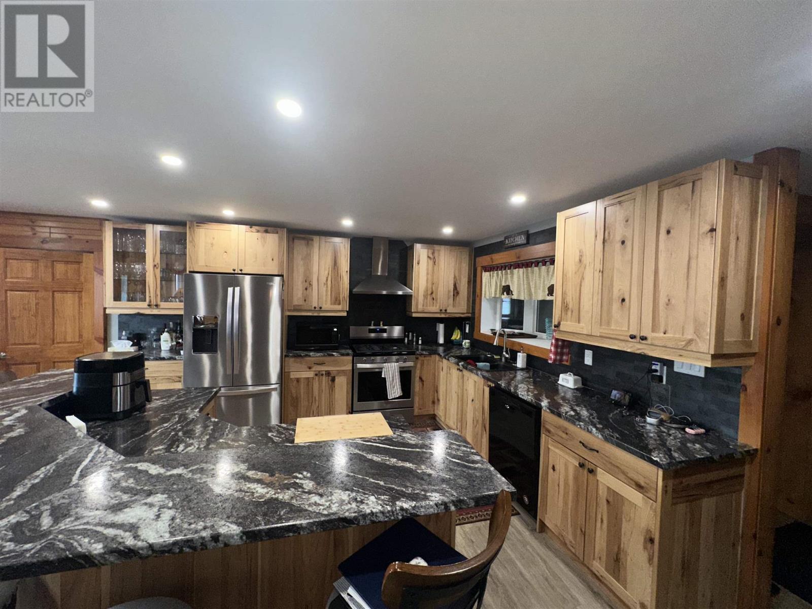 171 Mission Rd, Wawa, ON