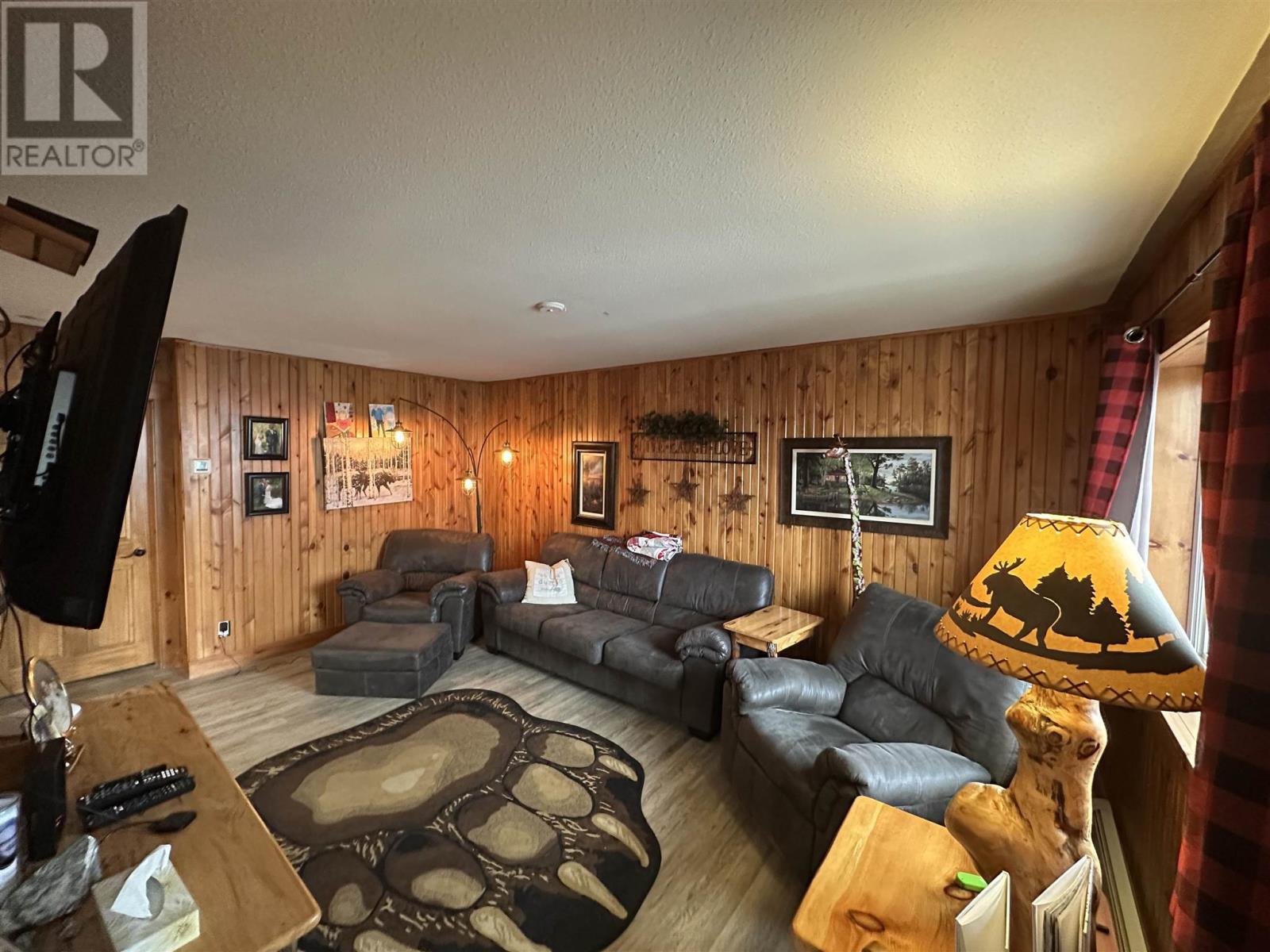 171 Mission Rd, Wawa, ON