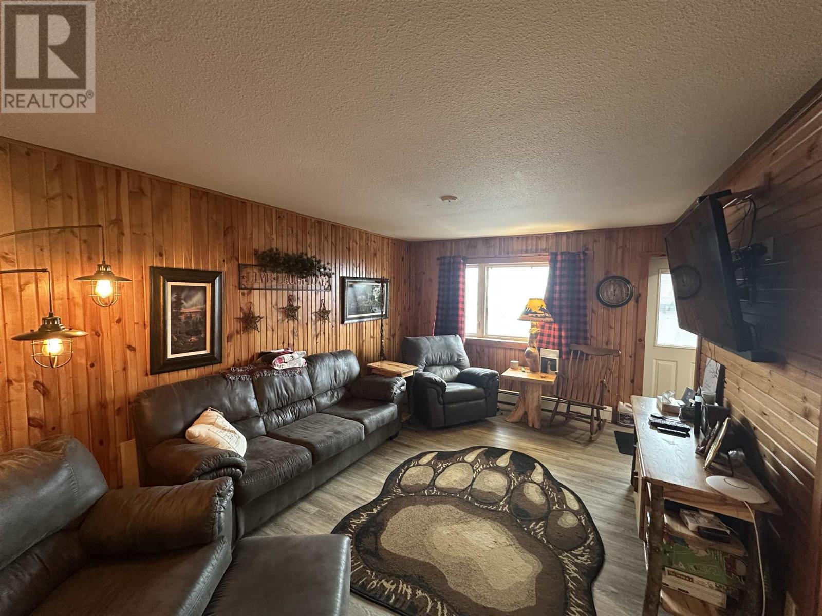 171 Mission Rd, Wawa, ON