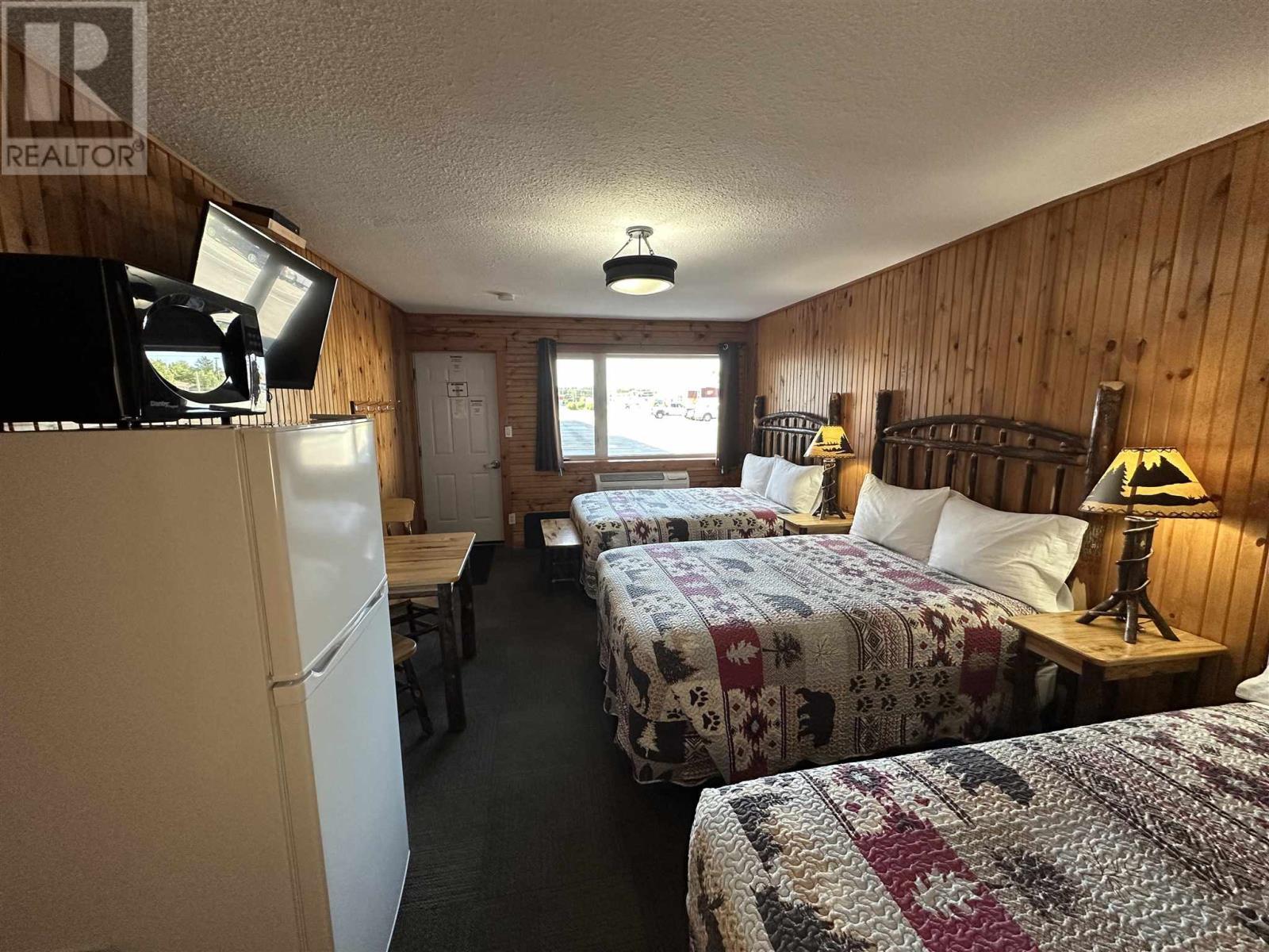 171 Mission Rd, Wawa, ON