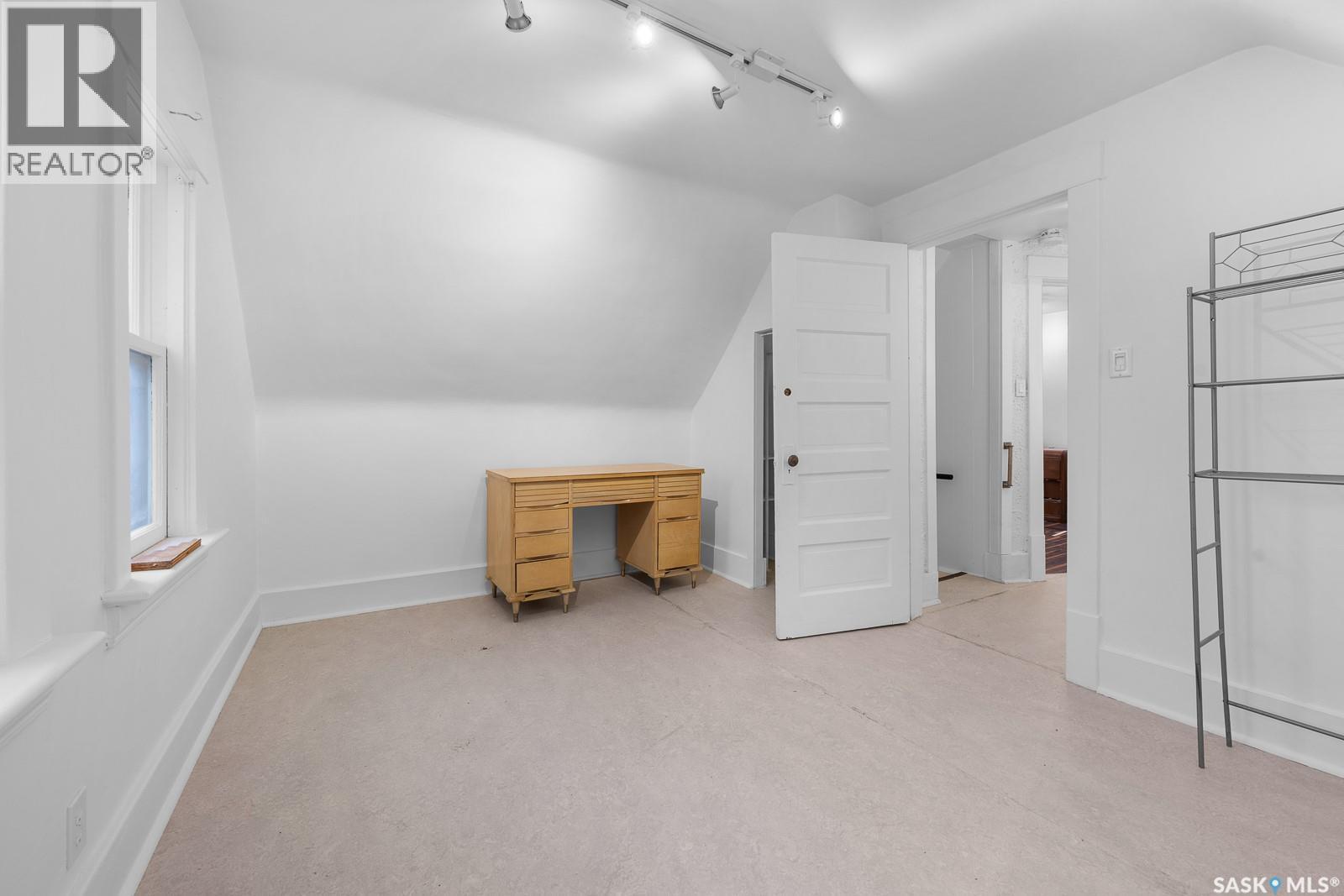 1200 Victoria Avenue, Regina, SK - Indoor Photo Showing Other Room