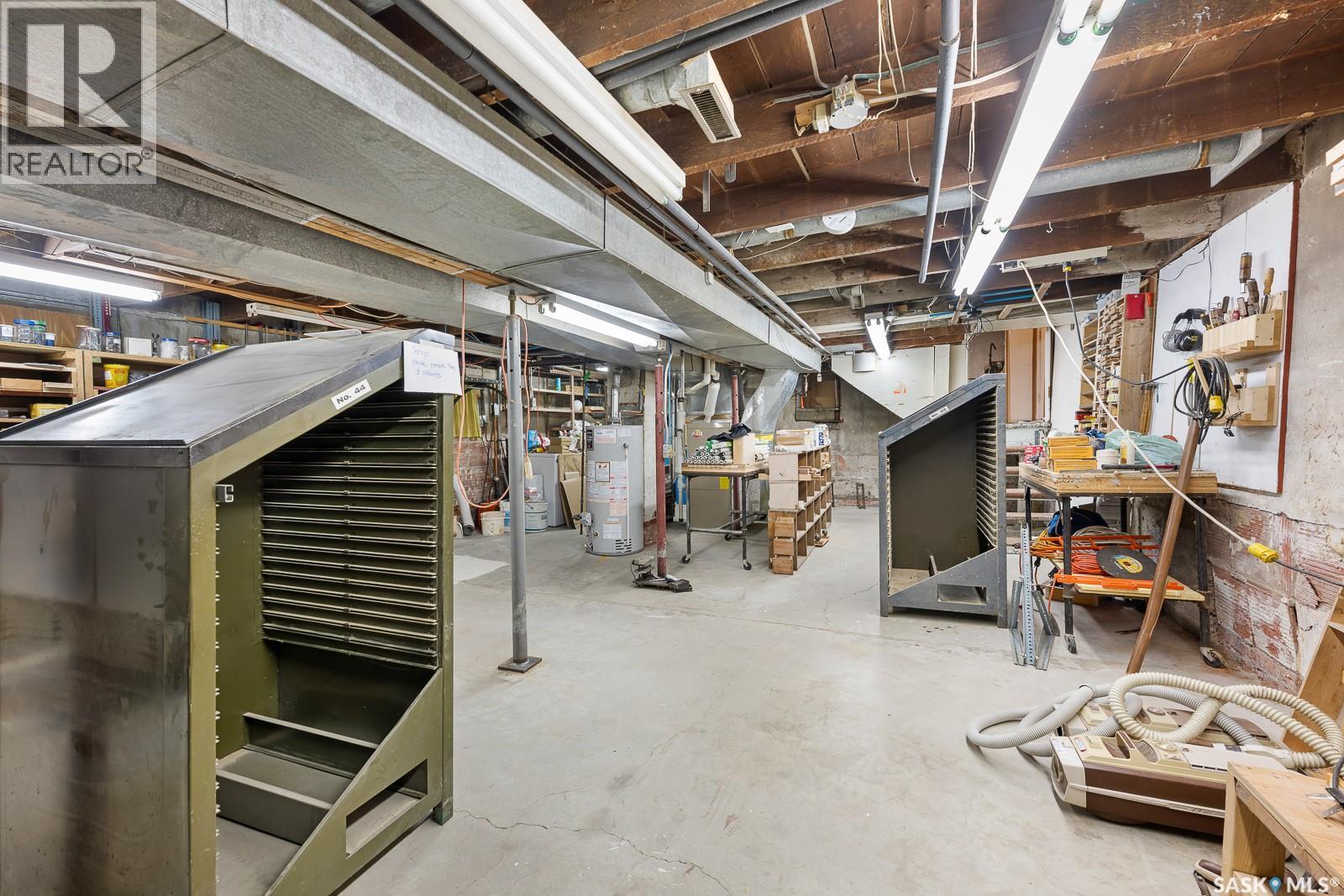 1200 Victoria Avenue, Regina, SK - Indoor Photo Showing Basement