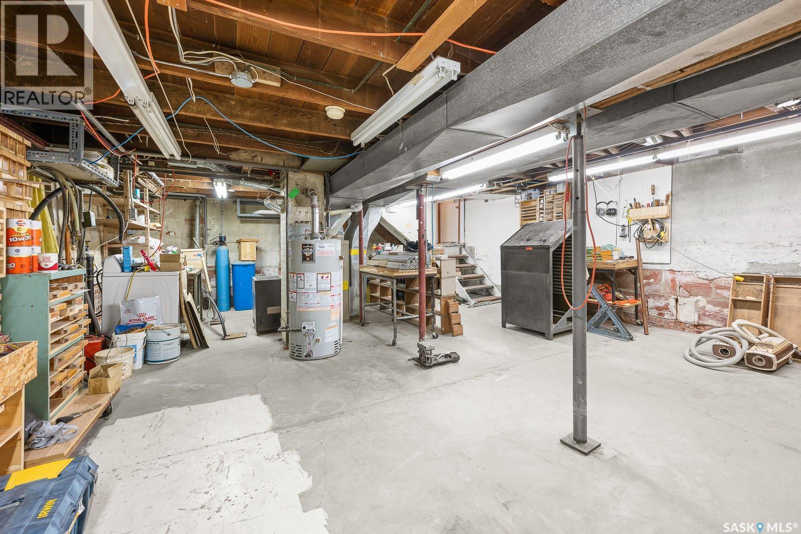 1200 Victoria Avenue, Regina, SK - Indoor Photo Showing Basement