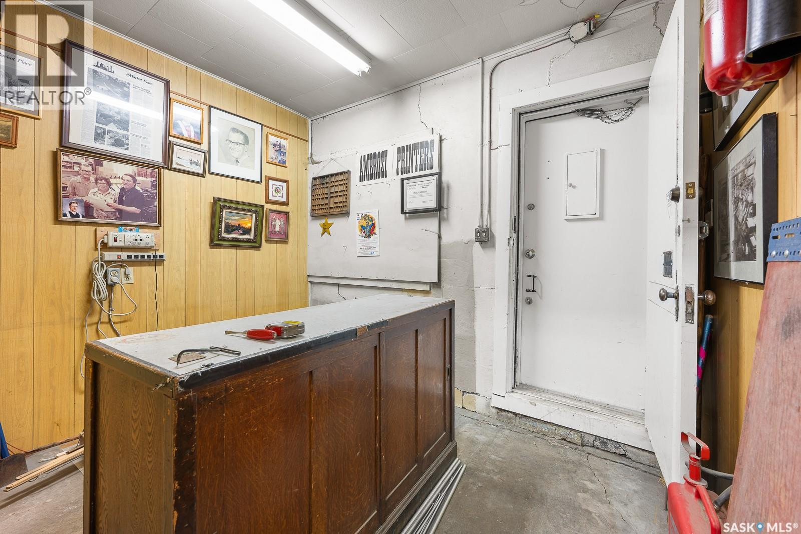 1200 Victoria Avenue, Regina, SK - Indoor