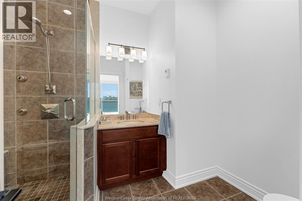 1225 Riverside Drive Unit# 404, Windsor, ON - Indoor Photo Showing Bathroom