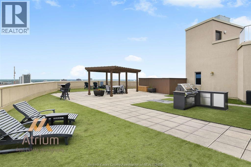 1225 Riverside Drive Unit# 404, Windsor, ON - Outdoor