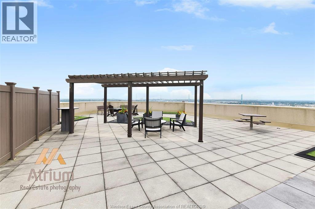 1225 Riverside Drive Unit# 404, Windsor, ON - Outdoor With View