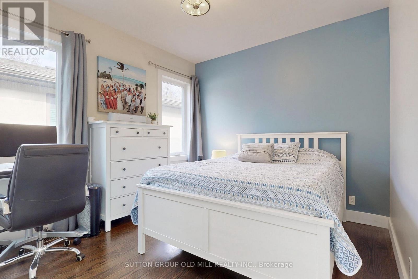 1086 Gardner Avenue, Mississauga, ON - Indoor Photo Showing Bedroom