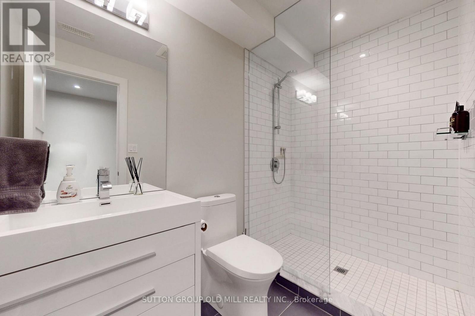 1086 Gardner Avenue, Mississauga, ON - Indoor Photo Showing Bathroom