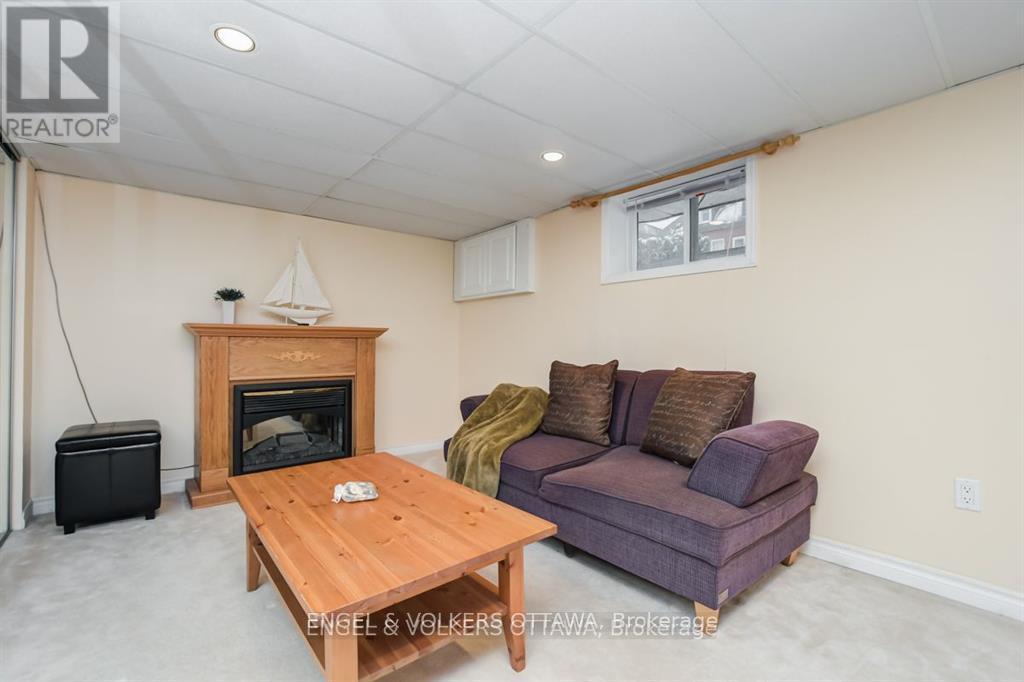 139 Goulburn Avenue, Ottawa, ON - Indoor With Fireplace