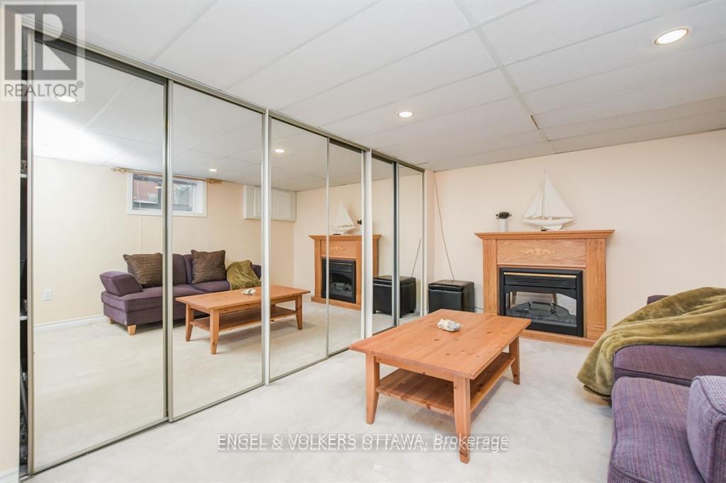 139 Goulburn Avenue, Ottawa, ON - Indoor Photo Showing Living Room With Fireplace