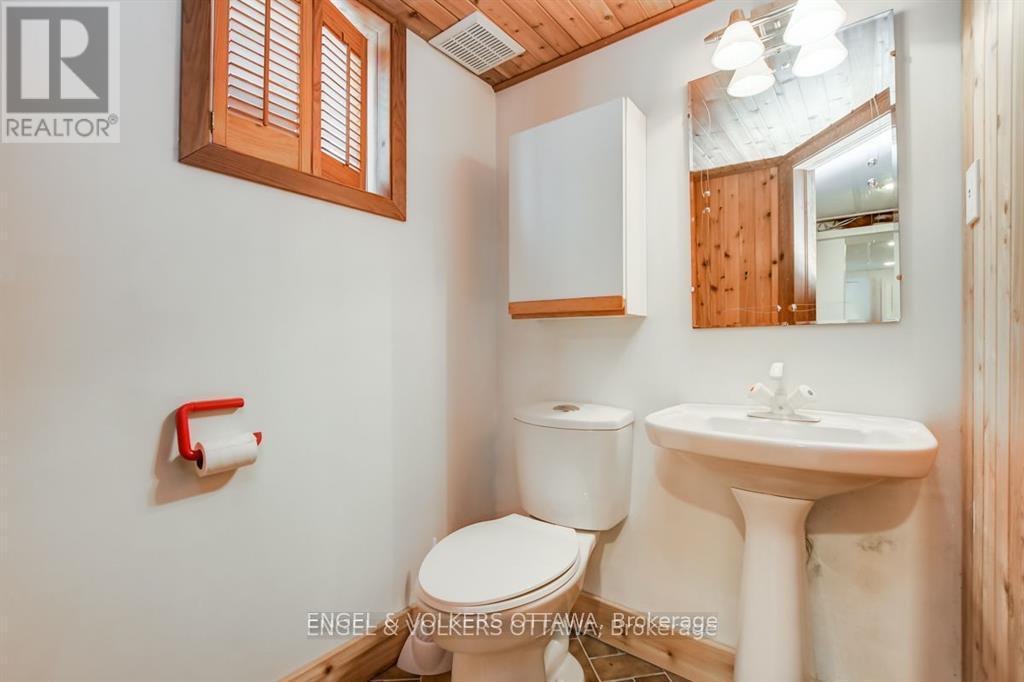 139 Goulburn Avenue, Ottawa, ON - Indoor Photo Showing Bathroom