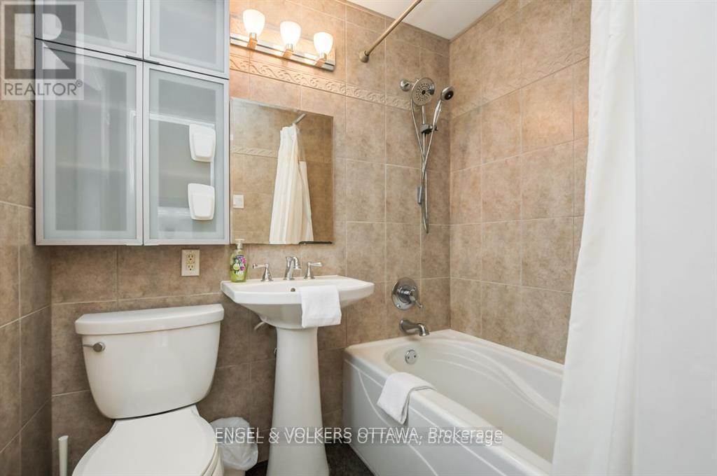 139 Goulburn Avenue, Ottawa, ON - Indoor Photo Showing Bathroom