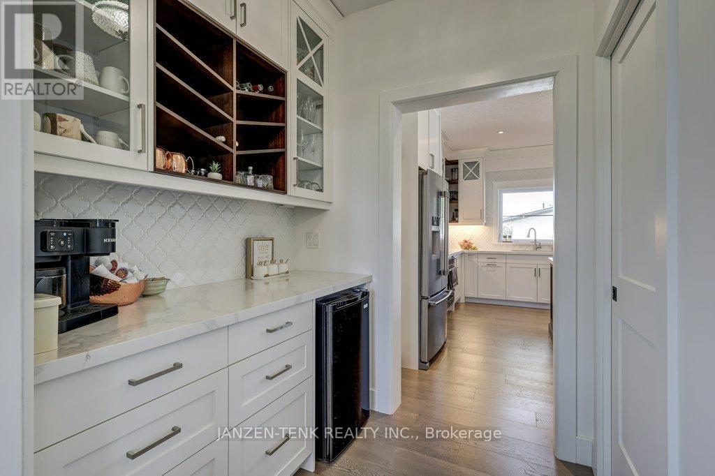 8476 Imperial Road S, Malahide, ON - Indoor Photo Showing Kitchen