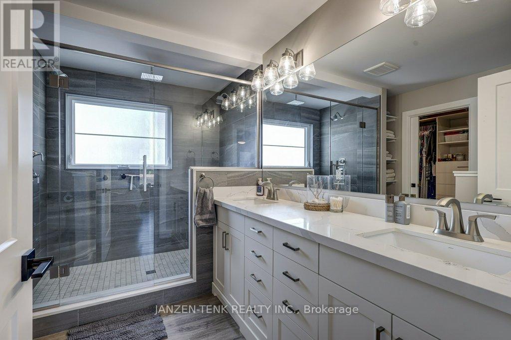 8476 Imperial Road S, Malahide, ON - Indoor Photo Showing Bathroom