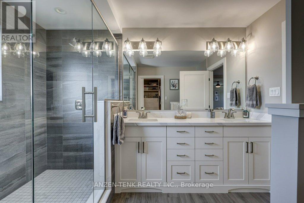8476 Imperial Road S, Malahide, ON - Indoor Photo Showing Bathroom