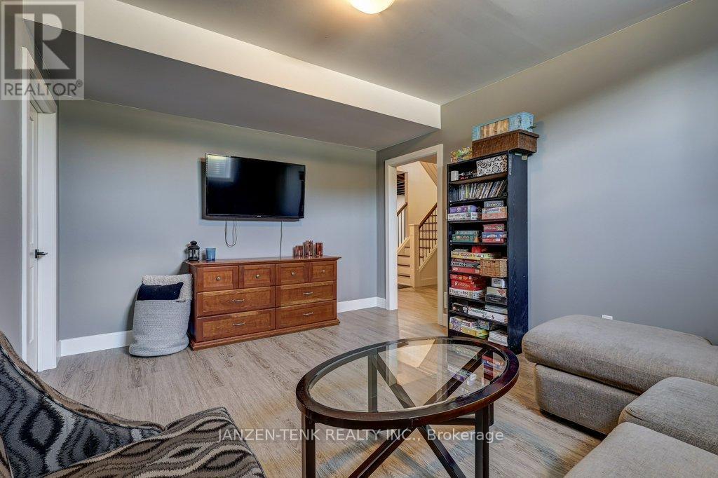 8476 Imperial Road S, Malahide, ON - Indoor