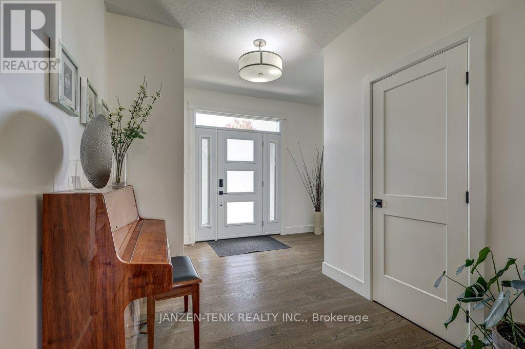 8476 Imperial Road S, Malahide, ON - Indoor Photo Showing Other Room