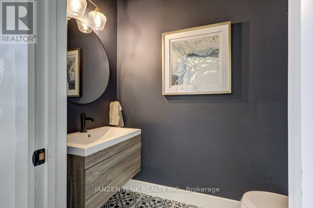 8476 Imperial Road S, Malahide, ON - Indoor Photo Showing Bathroom