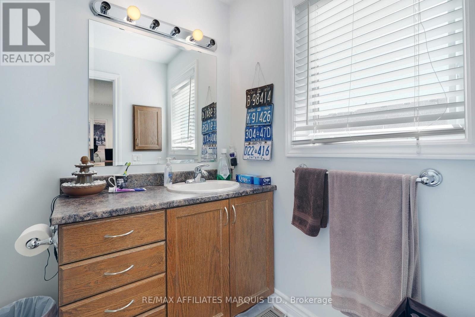 Primary Bedroom 4pc Ensuite - 76 Indigo Street, Ottawa, ON - Indoor Photo Showing Bathroom