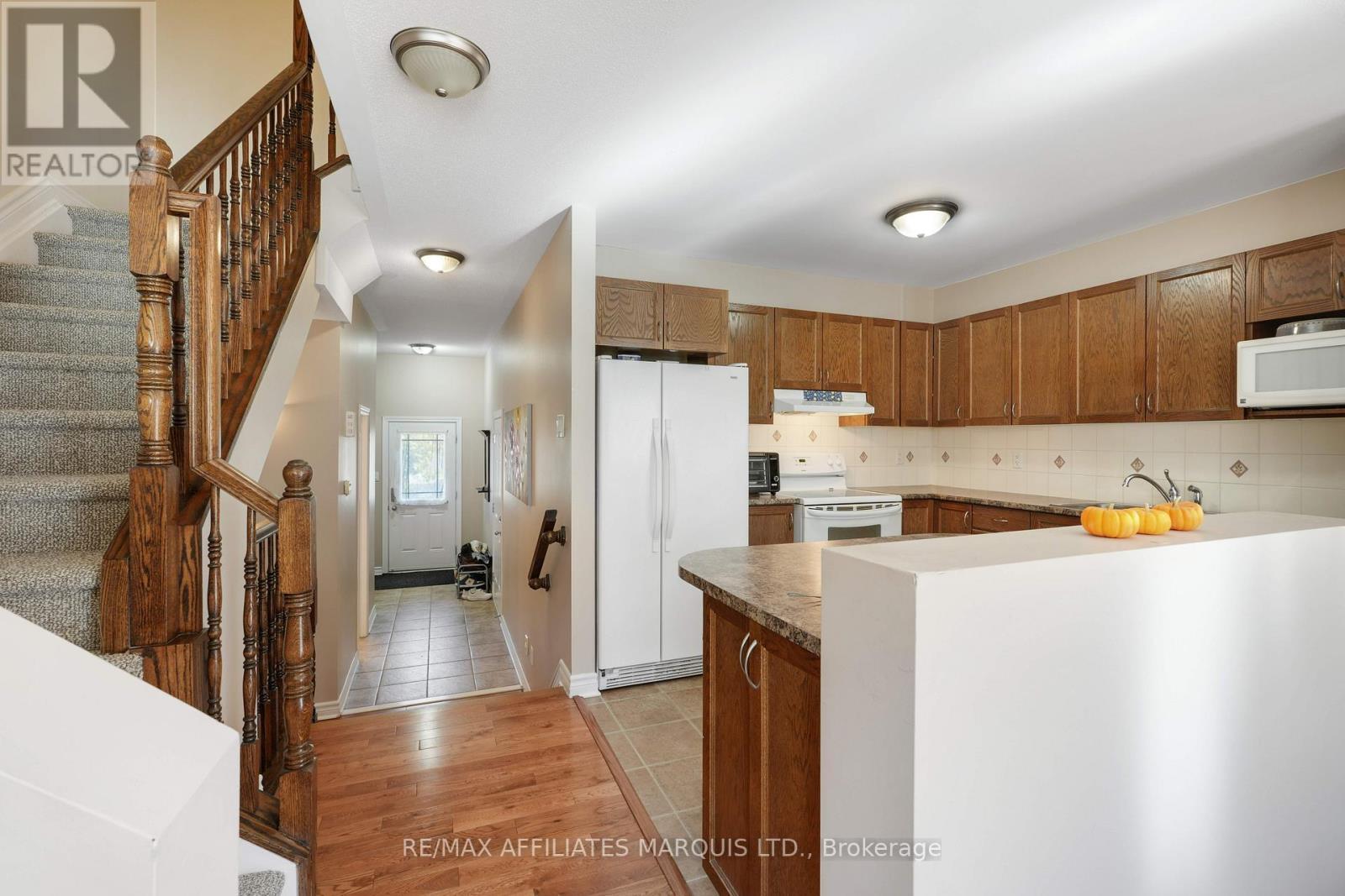 76 Indigo Street, Ottawa, ON - Indoor Photo Showing Kitchen