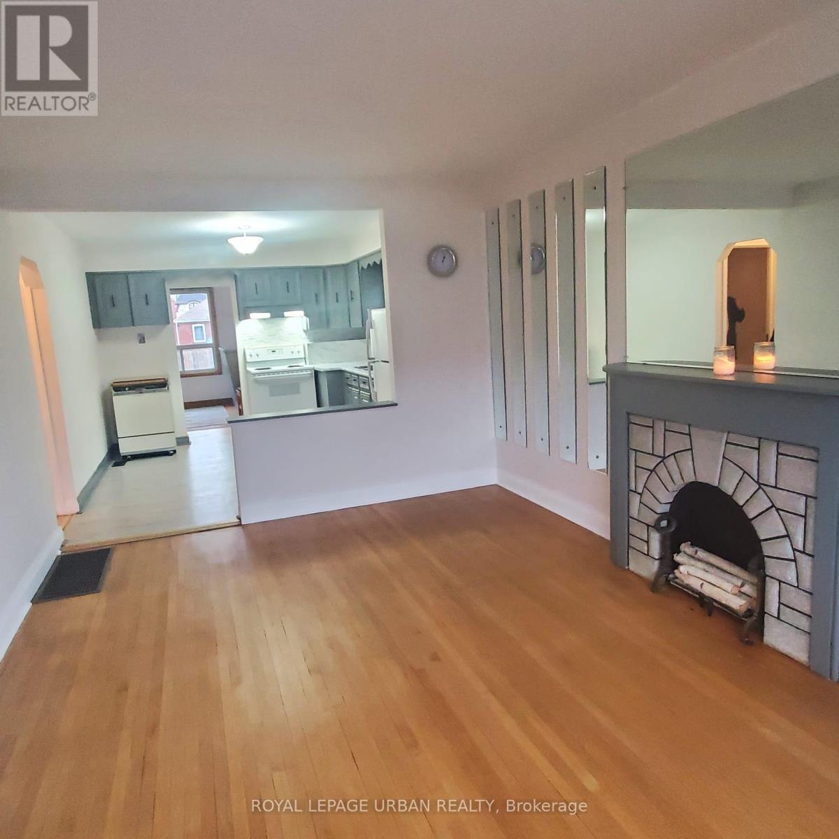 304 Linsmore Crescent, Toronto, ON - Indoor