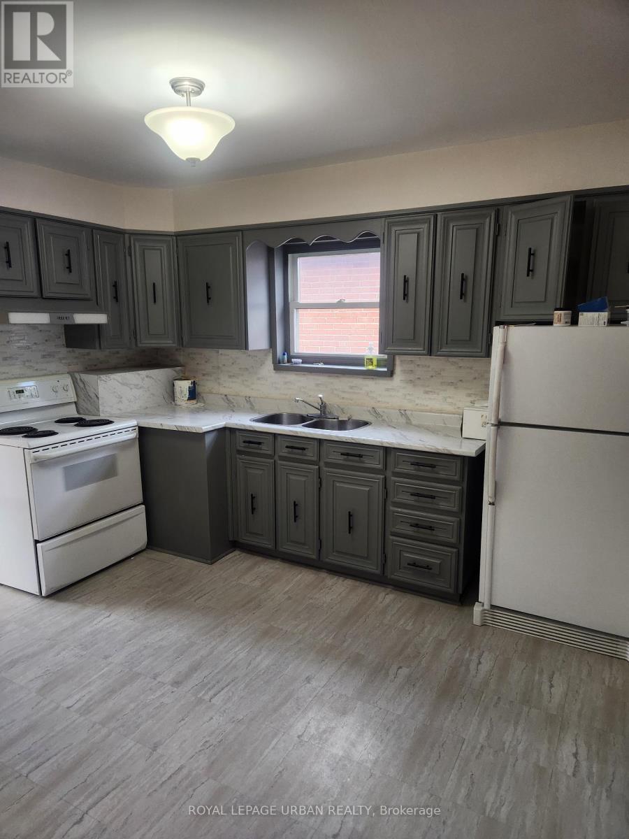 304 Linsmore Crescent, Toronto, ON - Indoor Photo Showing Kitchen With Double Sink